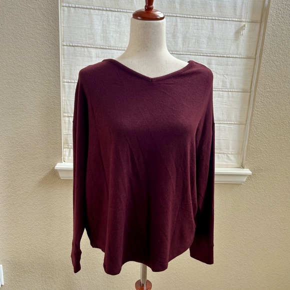 **NWT** Burgundy Long Sleeve Sweater Top with Black Bow M - Picture 3 of 5